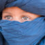 Photo d'un enfant (Nayan) qui porte le foulard Touareg traditionnel